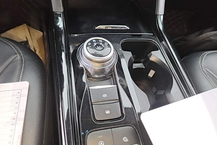 Used Ford Explorer 2020 EcoBoost 285 Rear-Drive Trend Edition 7-Seater Gear Lever