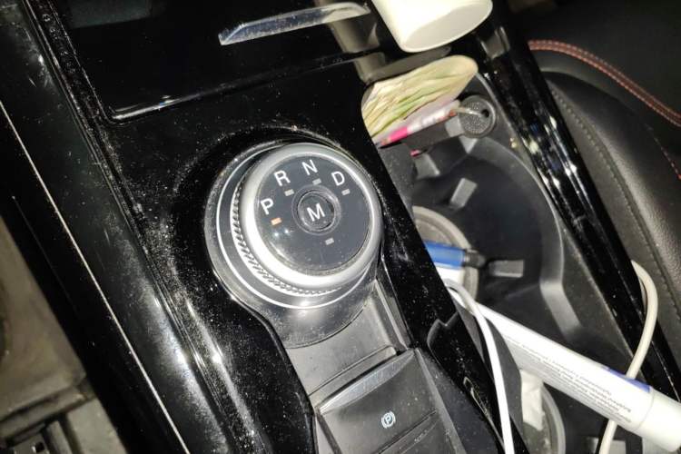 Used Ford Explorer 2020 EcoBoost 285 Four-Wheel Drive Sport Edition ST-LINE 7-Seater Gear Lever