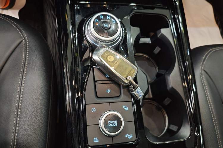 Used Ford Explorer 2020 EcoBoost 285 4x4 Titanium Edition 6 Seats Gear Lever
