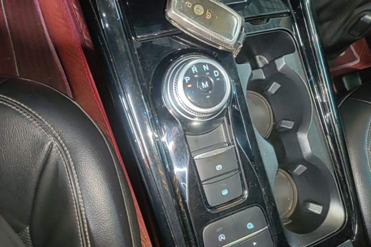 Used Ford Explorer 2020 EcoBoost 285 Rear-Drive Trend Edition 6 Seats Gear Lever