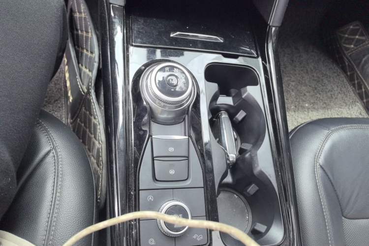 Used Ford Explorer 2020 EcoBoost 285 4x4 Trend Edition 7-Seater Gear Lever