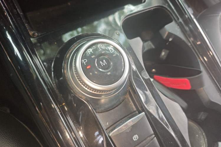 Used Ford Explorer 2020 EcoBoost 285 Rear-Drive Trend Edition 7-Seater Gear Lever