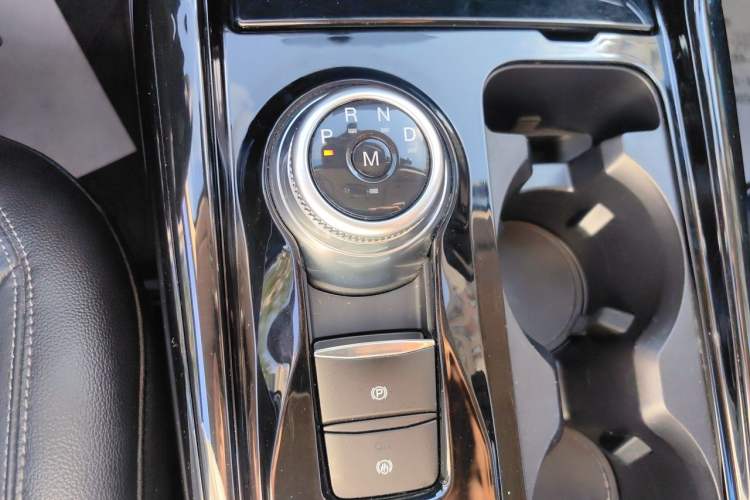 Used Ford Explorer 2020 EcoBoost 285 Rear-Drive Trend Edition 6 Seats Gear Lever