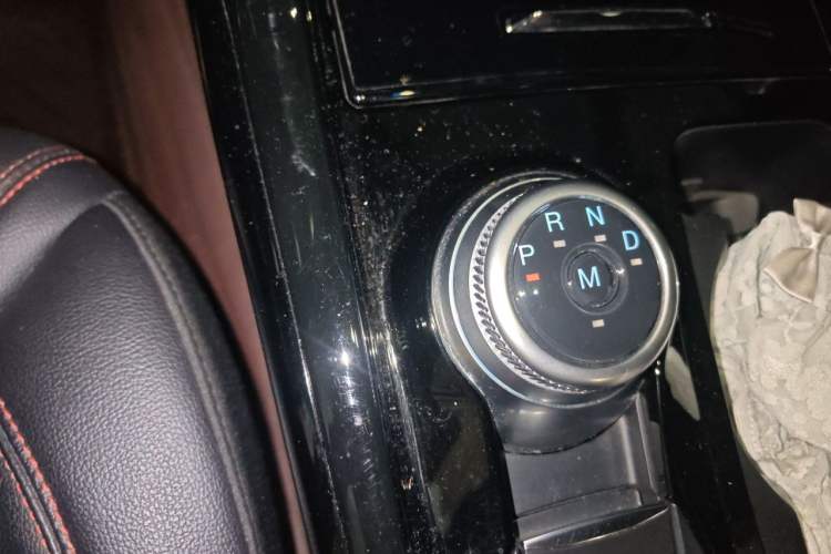 Used Ford Explorer 2020 EcoBoost 285 Four-Wheel Drive Sport Edition ST-LINE 7-Seater Gear Lever