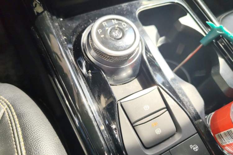 Used Ford Explorer 2020 EcoBoost 285 4x4 Titanium Edition 6 Seats Gear Lever