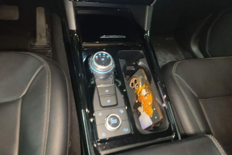 Used Ford Explorer 2020 EcoBoost 285 4x4 Titanium Edition 7-Seater Gear Lever