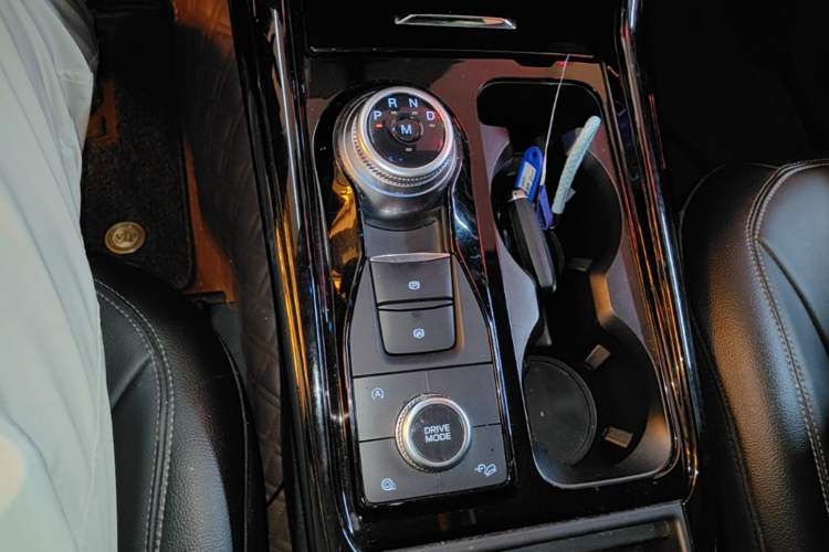 Used Ford Explorer 2020 EcoBoost 285 4x4 Trend Edition 7-Seater Gear Lever