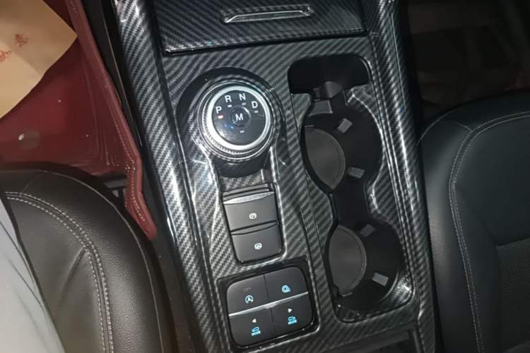Used Ford Explorer 2020 EcoBoost 285 Rear-Drive Trend Edition 6 Seats Gear Lever