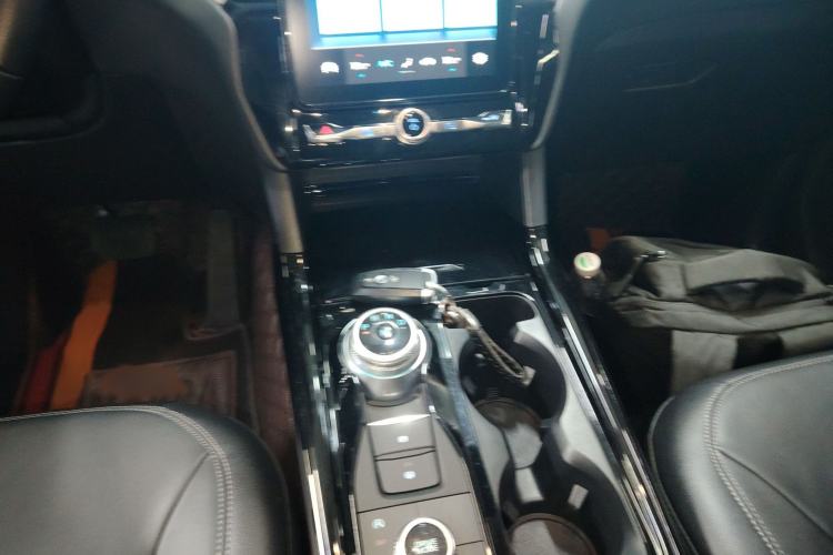 Used Ford Explorer 2020 EcoBoost 285 4x4 Trend Edition 7-Seater Gear Lever