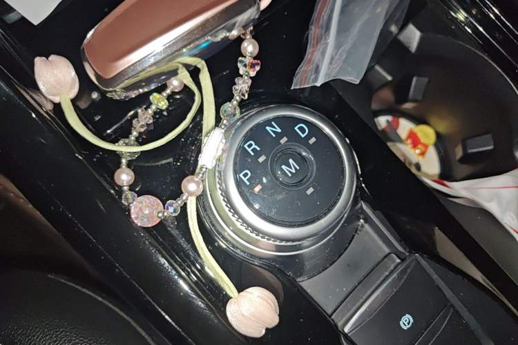 Used Ford Explorer 2020 EcoBoost 285 4x4 Trend Edition 7-Seater Gear Lever