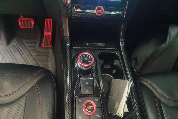 Used Ford Explorer 2020 EcoBoost 285 4x4 Sport Edition ST-LINE 6-Seater Gear Lever