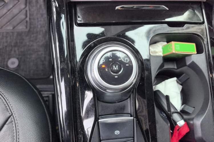 Used Ford Explorer 2020 EcoBoost 285 4x4 Titanium Edition 7-Seater Gear Lever