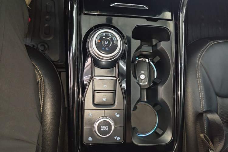 Used Ford Explorer 2020 EcoBoost 285 4x4 Titanium Edition 6 Seats Gear Lever