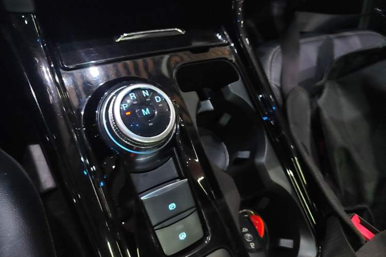 Used Ford Explorer 2020 EcoBoost 285 Rear-Drive Trend Edition 6 Seats Gear Lever