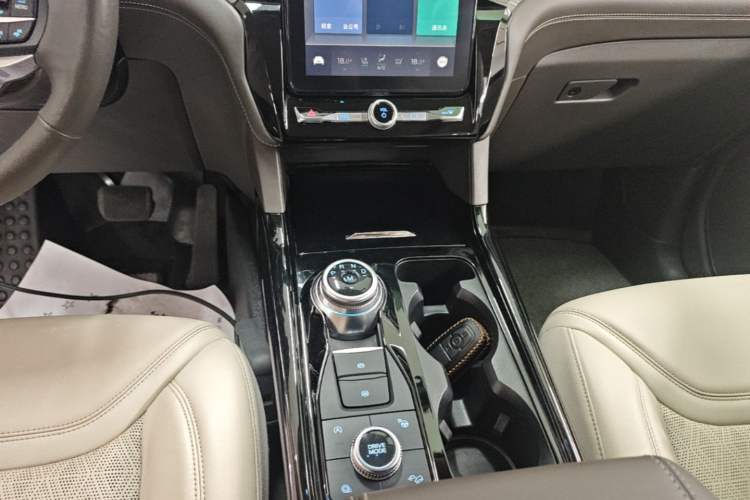Used Ford Explorer 2020 EcoBoost 285 4x4 Platinum Edition 6 Seats Gear Lever