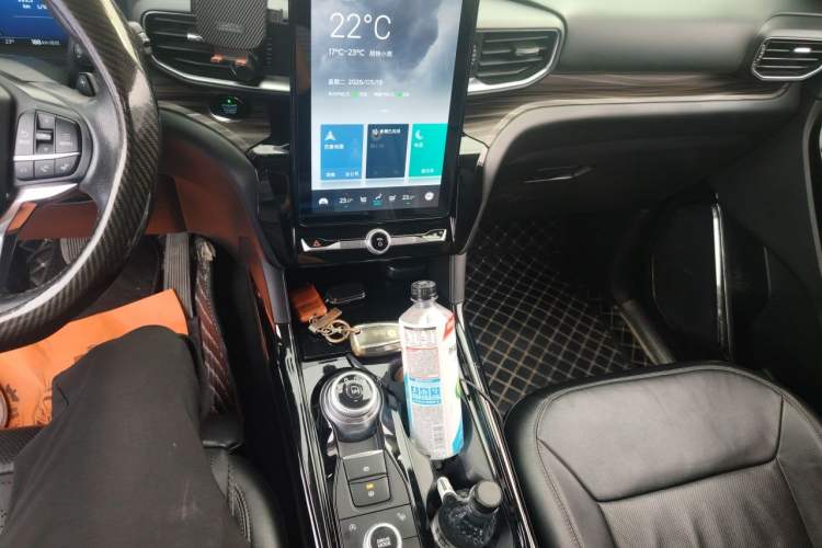 Used Ford Explorer 2020 EcoBoost 285 4x4 Titanium Edition 7-Seater Gear Lever
