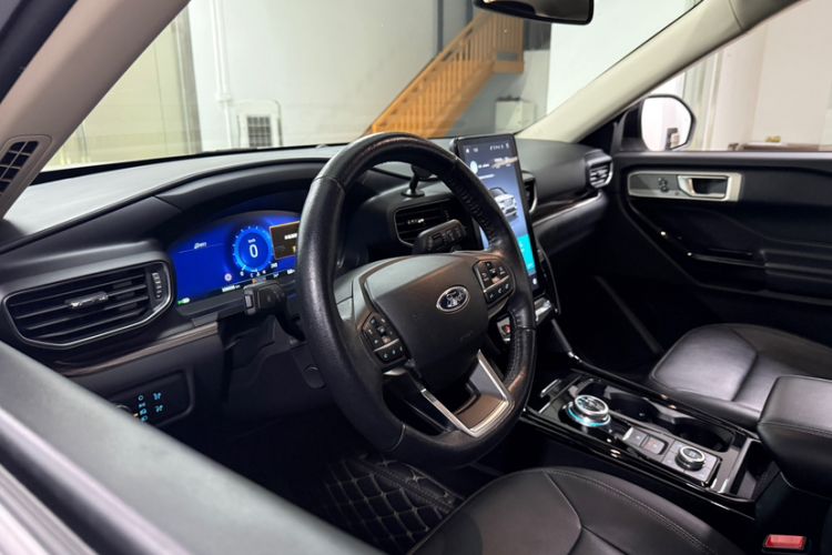Used Ford Explorer 2020 EcoBoost 285 4x4 Titanium Edition 7-Seater Interior 1