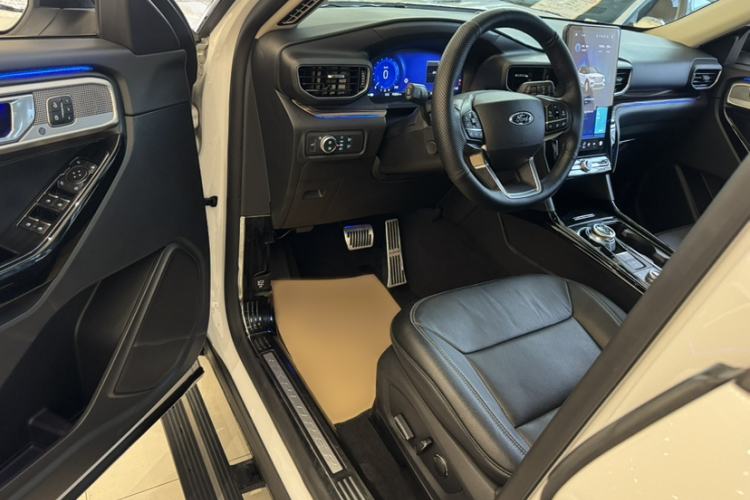 Used Ford Explorer 2020 EcoBoost 285 4x4 Titanium Edition 6 Seats Interior 1