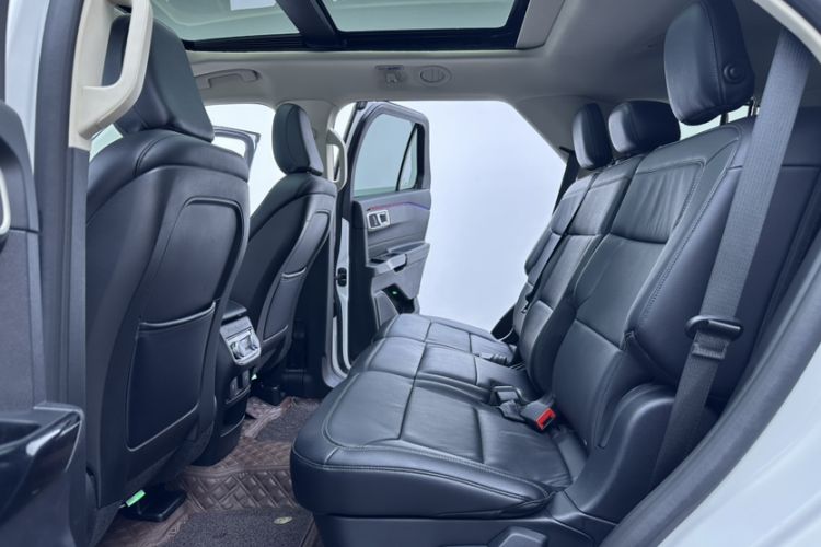 Used Ford Explorer 2020 EcoBoost 285 4x4 Trend Edition 7-Seater Interior 10
