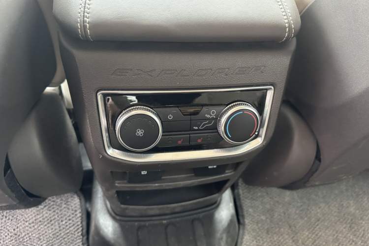 Used Ford Explorer 2020 EcoBoost 285 4x4 Platinum Edition 6 Seats Interior 10