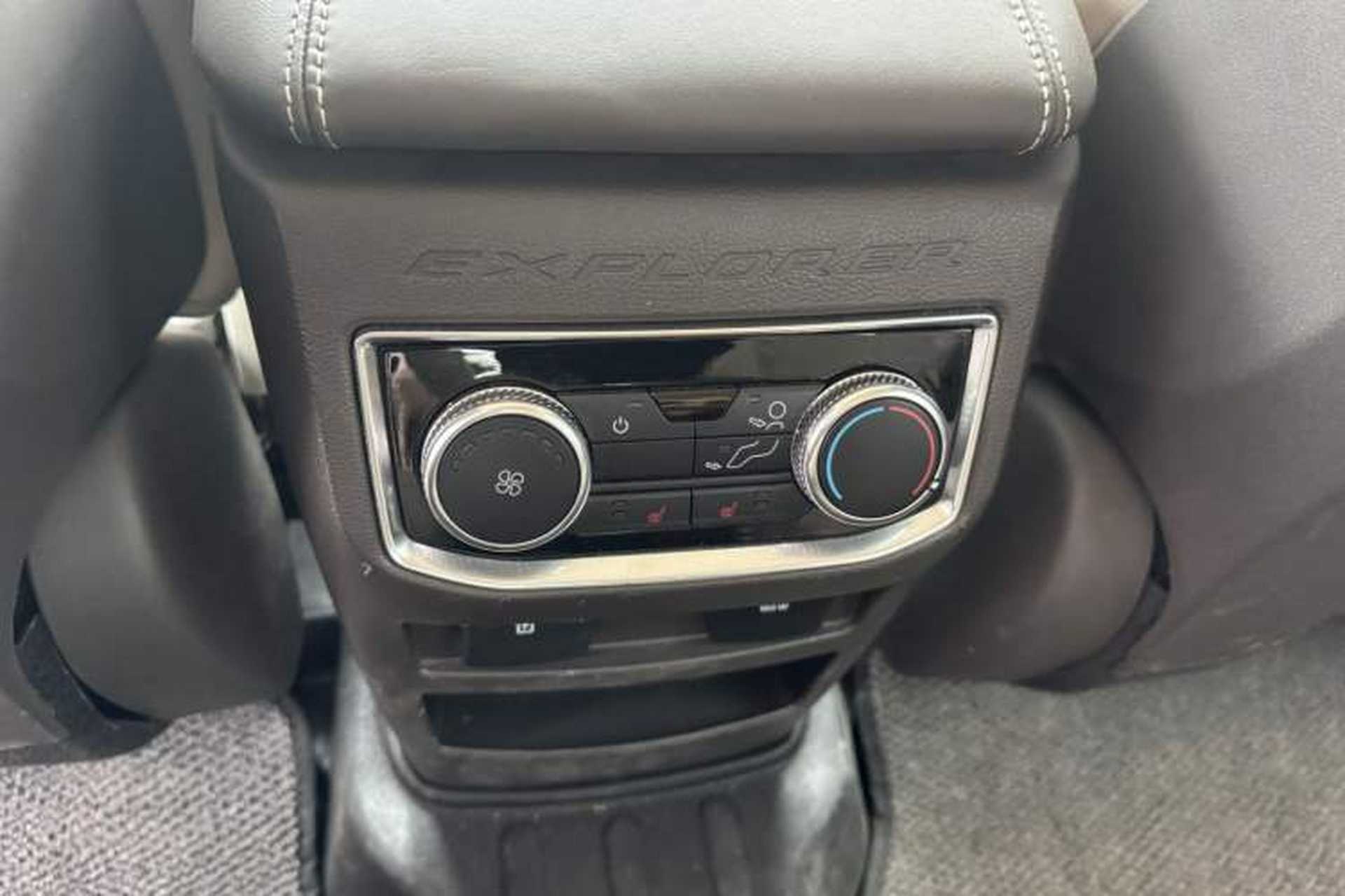 Used Ford Explorer 2020 EcoBoost 285 4x4 Platinum Edition 6 Seats Interior 10