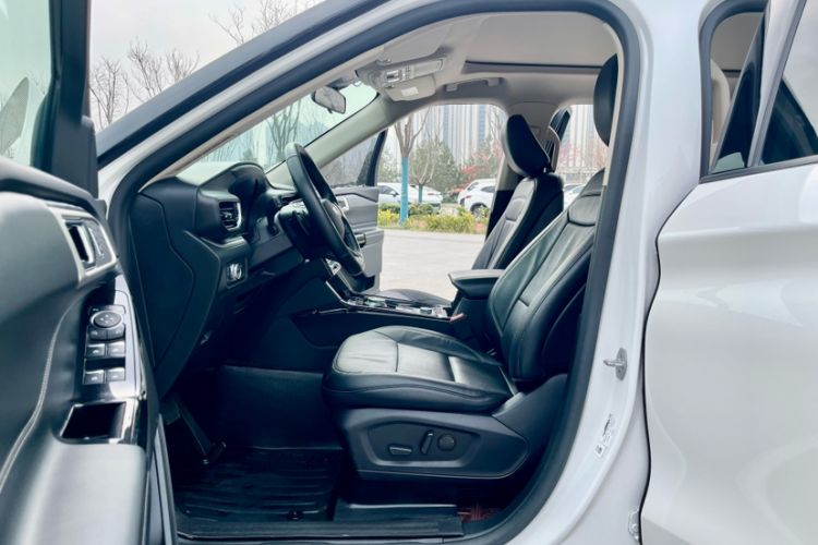 Used Ford Explorer 2020 EcoBoost 285 4x4 Trend Edition 7-Seater Interior 2