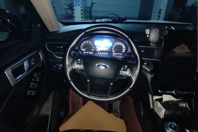 Used Ford Explorer 2020 EcoBoost 285 4x4 Trend Edition 7-Seater Interior 2