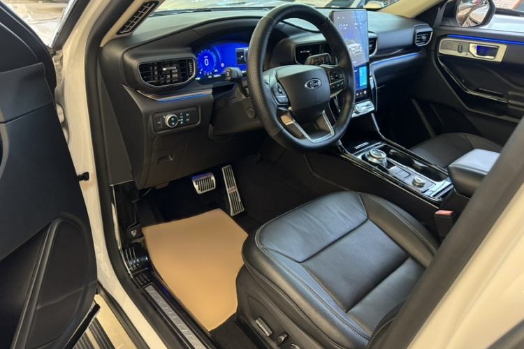 Used Ford Explorer 2020 EcoBoost 285 4x4 Titanium Edition 6 Seats Interior 2