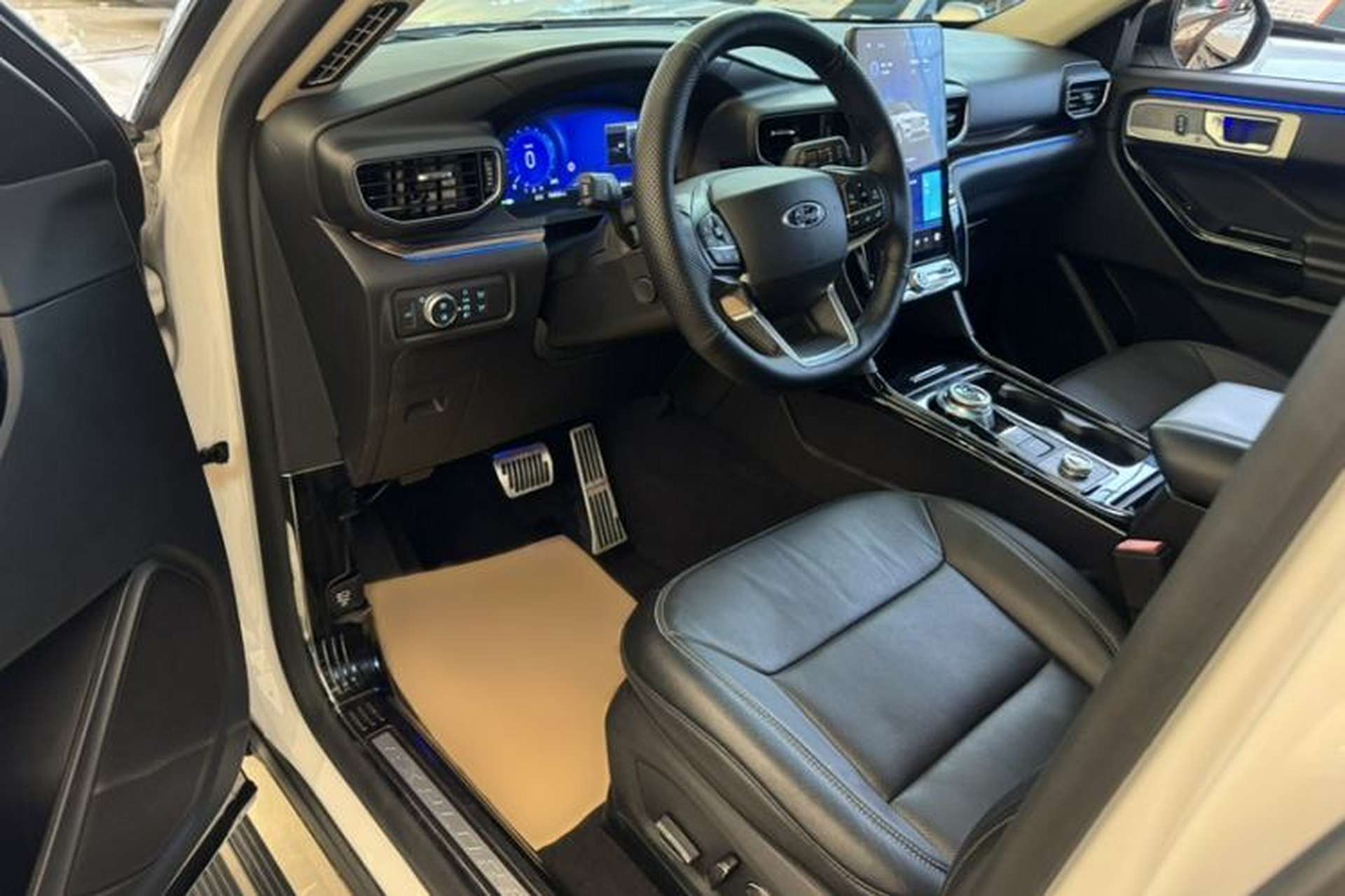 Used Ford Explorer 2020 EcoBoost 285 4x4 Titanium Edition 6 Seats Interior 2