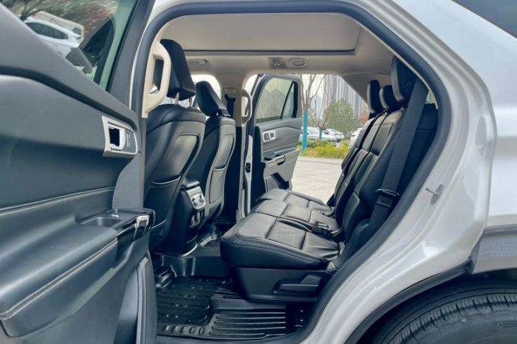 Used Ford Explorer 2020 EcoBoost 285 4x4 Trend Edition 7-Seater Interior 3