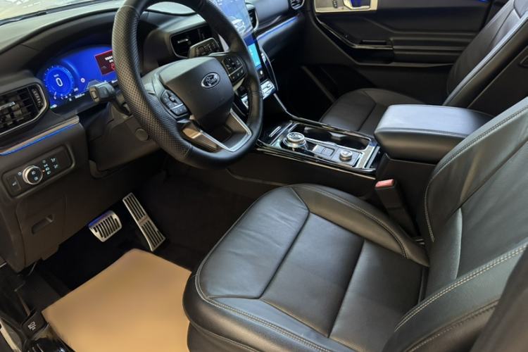 Used Ford Explorer 2020 EcoBoost 285 4x4 Titanium Edition 6 Seats Interior 3