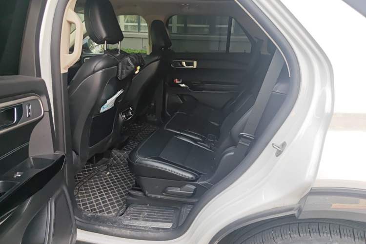 Used Ford Explorer 2020 EcoBoost 285 4x4 Trend Edition 7-Seater Interior 4