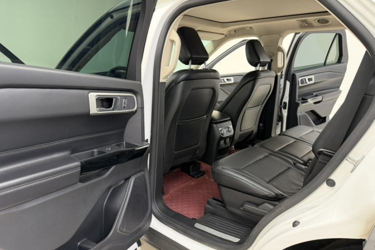 Used Ford Explorer 2020 EcoBoost 285 4x4 Trend Edition 7-Seater Interior 4