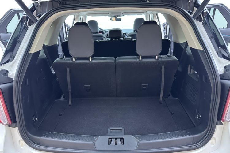 Used Ford Explorer 2020 EcoBoost 285 4x4 Trend Edition 7-Seater Interior 4