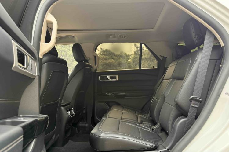 Used Ford Explorer 2020 EcoBoost 285 Rear-Drive Trend Edition 7-Seater Interior 4