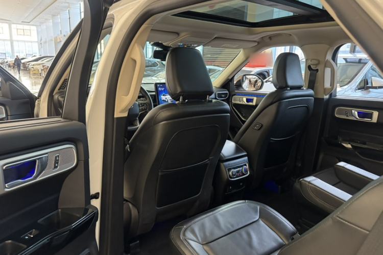 Used Ford Explorer 2020 EcoBoost 285 4x4 Titanium Edition 6 Seats Interior 4