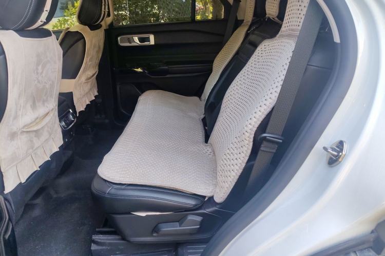 Used Ford Explorer 2020 EcoBoost 285 4x4 Titanium Edition 7-Seater Interior 4