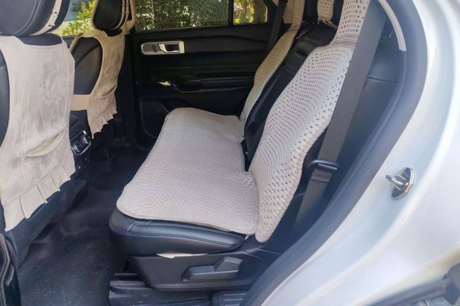 Used Ford Explorer 2020 EcoBoost 285 4x4 Titanium Edition 7-Seater Interior 4