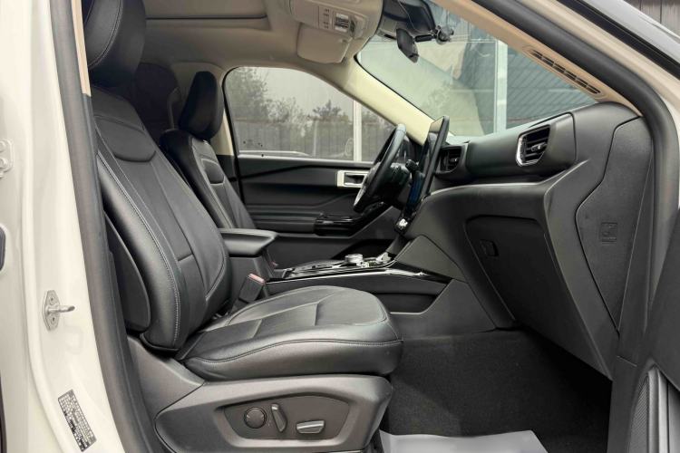 Used Ford Explorer 2020 EcoBoost 285 Rear-Drive Trend Edition 7-Seater Interior 6