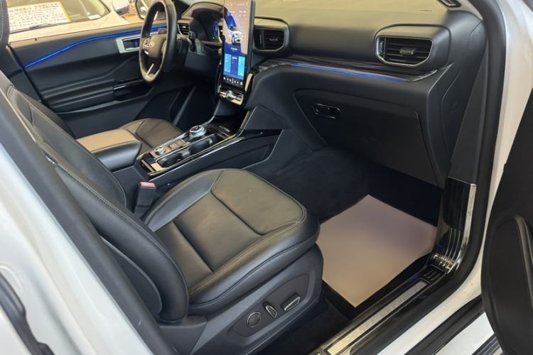 Used Ford Explorer 2020 EcoBoost 285 4x4 Titanium Edition 6 Seats Interior 6