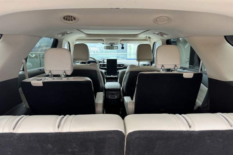 Used Ford Explorer 2020 EcoBoost 285 4x4 Platinum Edition 6 Seats Interior 6
