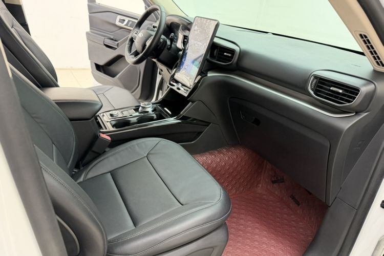 Used Ford Explorer 2020 EcoBoost 285 4x4 Trend Edition 7-Seater Interior 7
