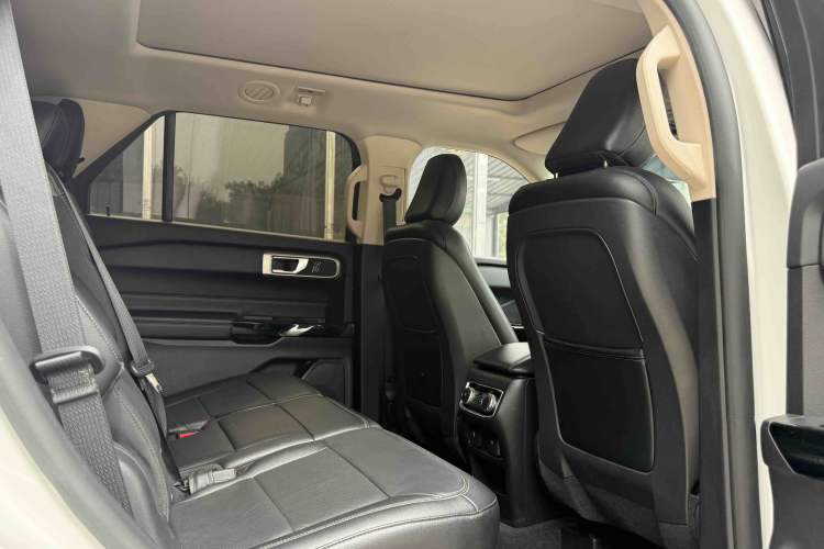 Used Ford Explorer 2020 EcoBoost 285 Rear-Drive Trend Edition 7-Seater Interior 7