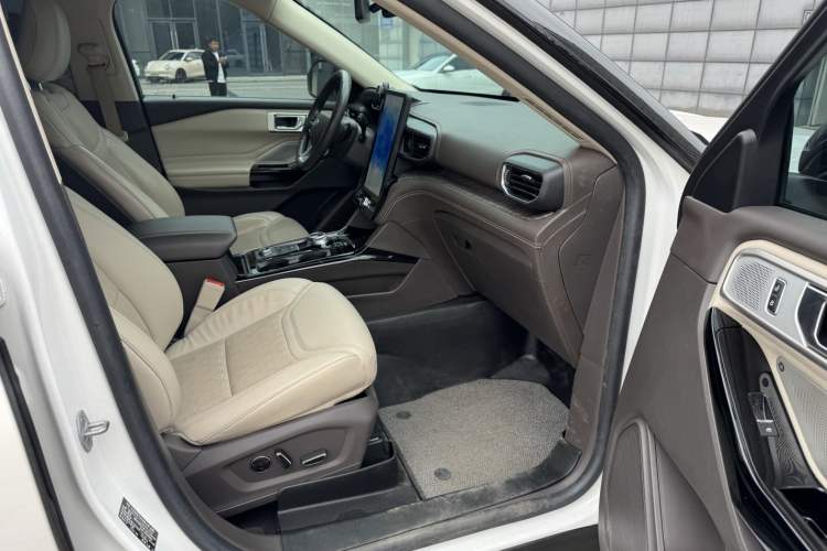 Used Ford Explorer 2020 EcoBoost 285 4x4 Platinum Edition 6 Seats Interior 8
