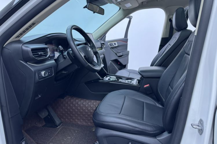 Used Ford Explorer 2020 EcoBoost 285 4x4 Trend Edition 7-Seater Interior 9