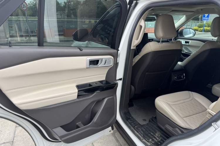 Used Ford Explorer 2020 EcoBoost 285 4x4 Platinum Edition 6 Seats Interior 9