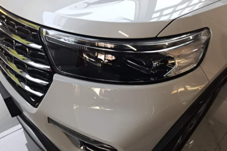 Used Ford Explorer 2020 EcoBoost 285 Four-Wheel Drive Trend Edition 6 Seats Left Front Headlight