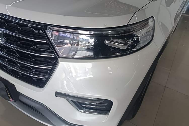 Used Ford Explorer 2020 EcoBoost 285 Rear-Drive Trend Edition 6 Seats Left Front Headlight