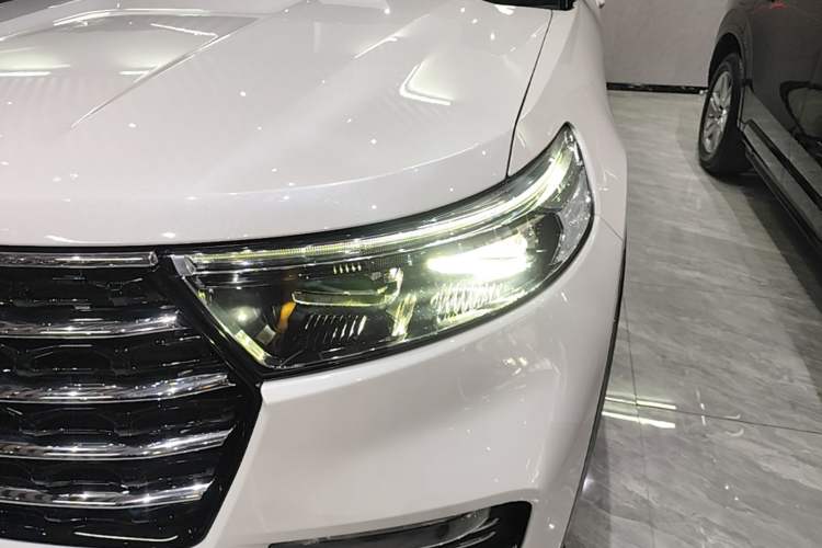 Used Ford Explorer 2020 EcoBoost 285 Rear-Drive Trend Edition 6 Seats Left Front Headlight