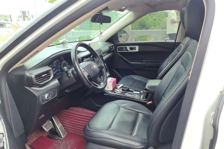 Used Ford Explorer 2020 EcoBoost 285 Rear-Drive Trend Edition 6 Seats Left Front Seat